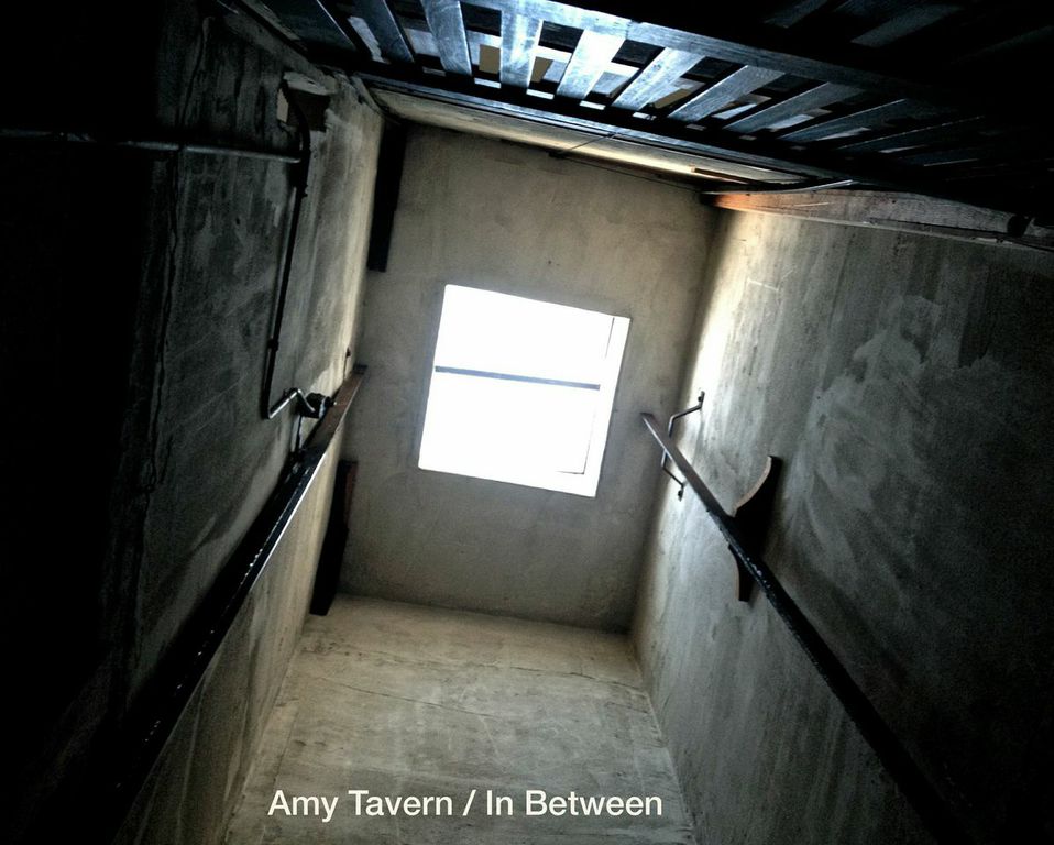Amy Tavern, In Between, Velvet da Vinci